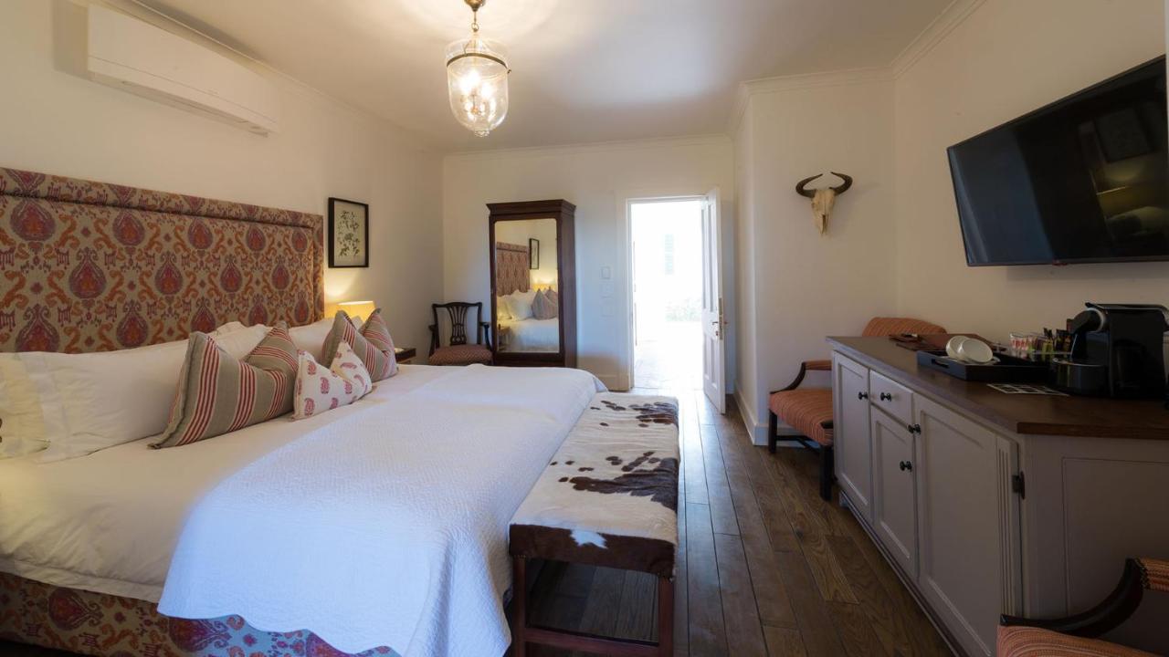 Drostdy Hotel Graaff-Reinet Dış mekan fotoğraf A bedroom at the hotel