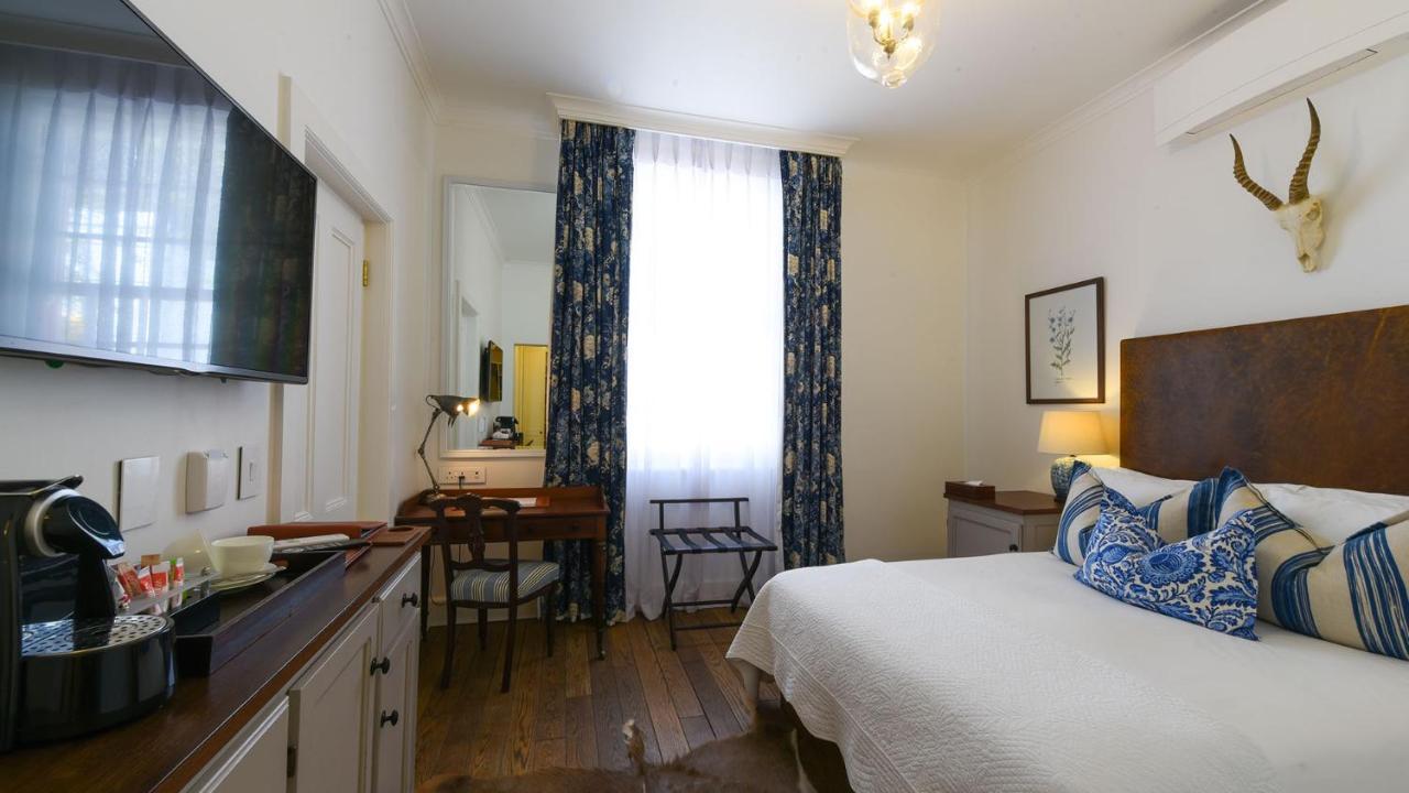 Drostdy Hotel Graaff-Reinet Dış mekan fotoğraf A room at the hotel