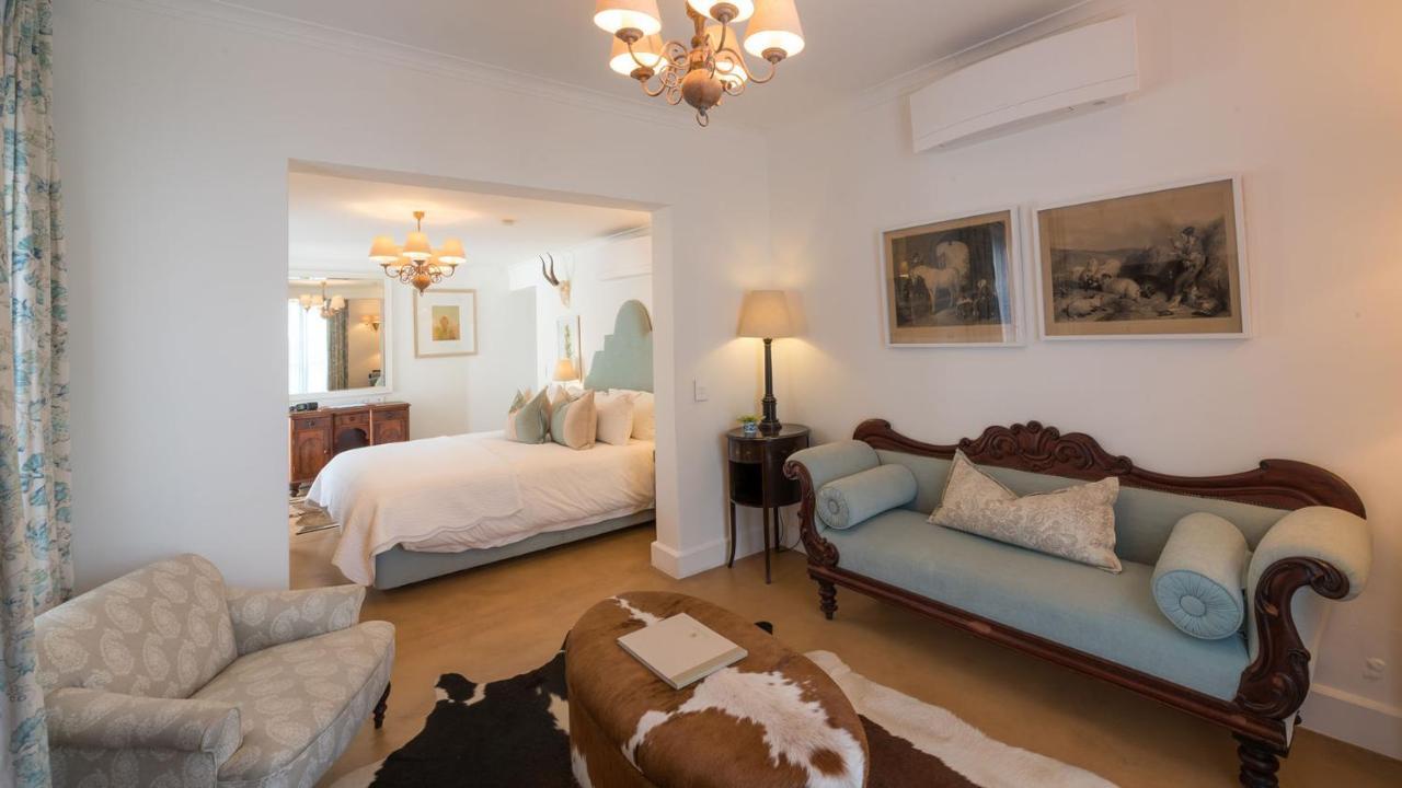 Drostdy Hotel Graaff-Reinet Dış mekan fotoğraf A suite at the Cape Heritage