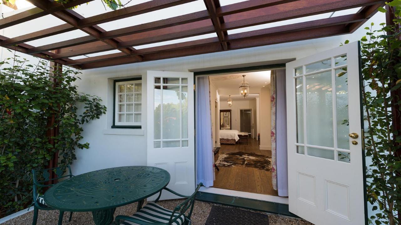 Drostdy Hotel Graaff-Reinet Dış mekan fotoğraf The entrance to the cottage