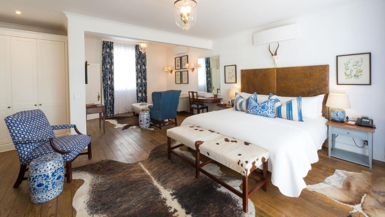 Drostdy Hotel Graaff-Reinet Dış mekan fotoğraf A bedroom at the Cape Heritage