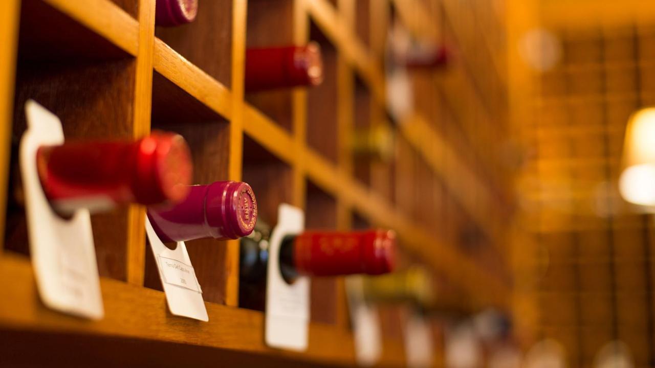 Drostdy Hotel Graaff-Reinet Dış mekan fotoğraf Wine bottles in a wine rack