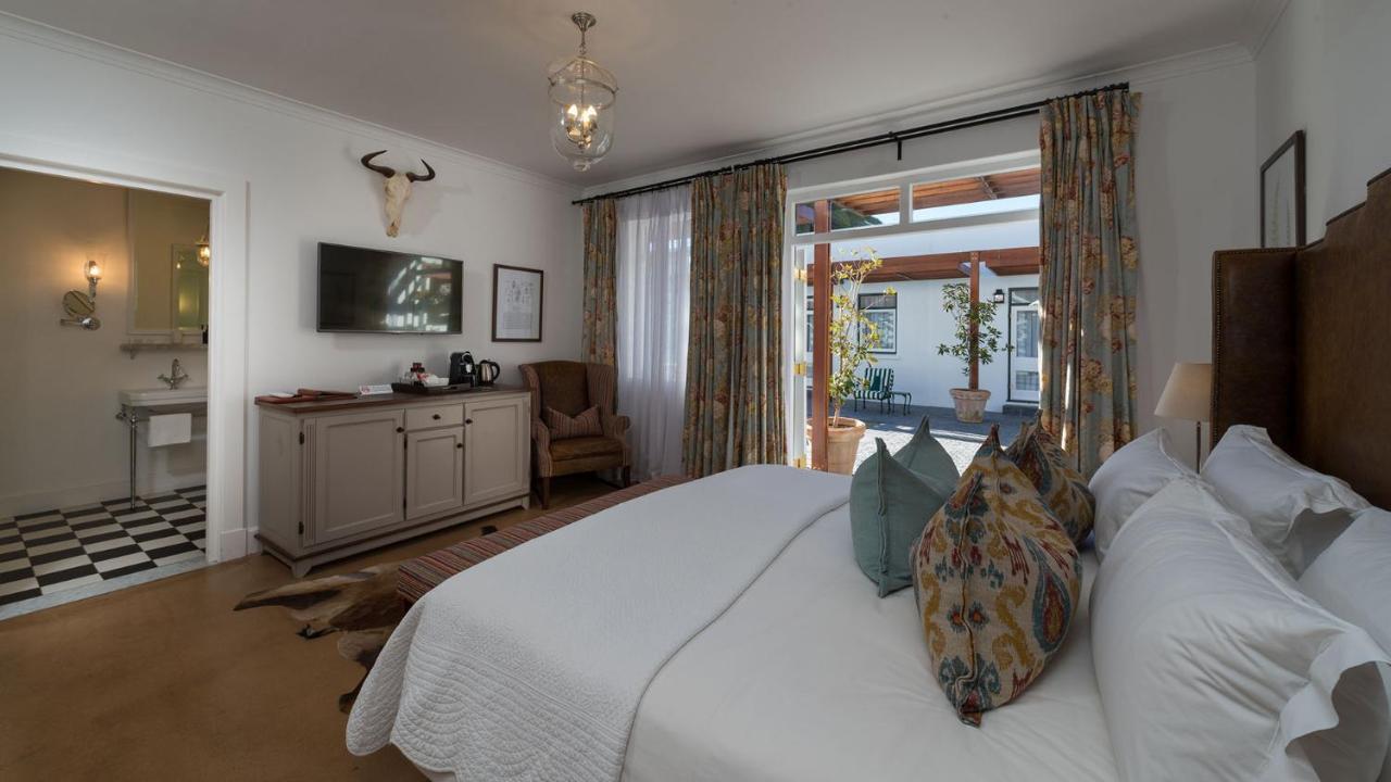 Drostdy Hotel Graaff-Reinet Dış mekan fotoğraf A bedroom at the Cape Heritage