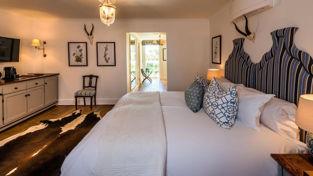 Drostdy Hotel Graaff-Reinet Dış mekan fotoğraf A bedroom at the Oyster Box