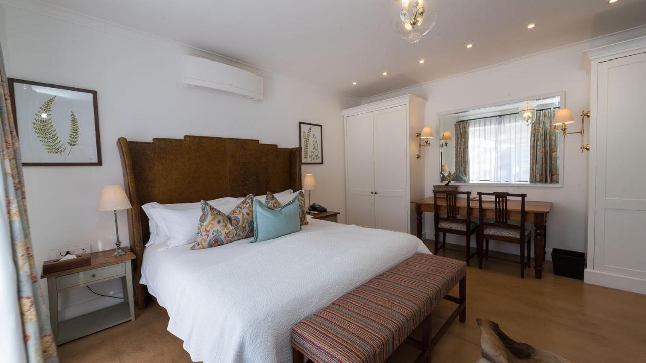 Drostdy Hotel Graaff-Reinet Dış mekan fotoğraf A bedroom at the hotel