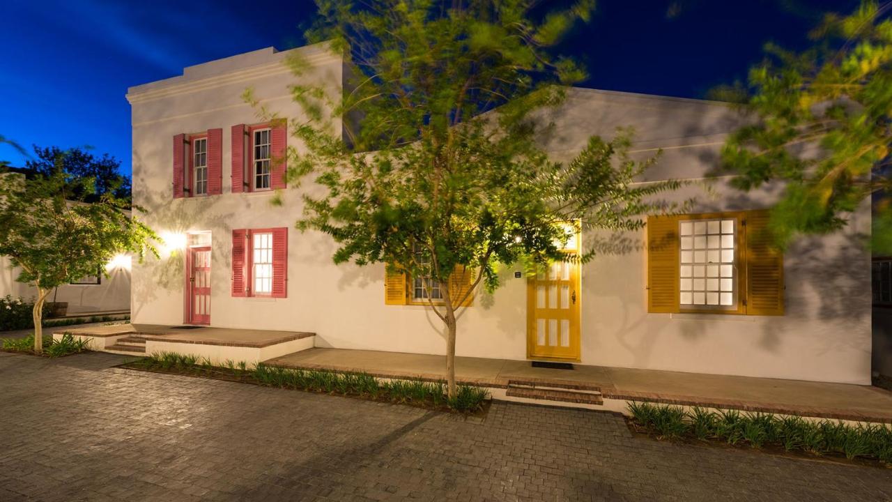 Drostdy Hotel Graaff-Reinet Dış mekan fotoğraf The historic house of the family of the writer, in the city of San Cristóbal de Las Casas, Chiapas.