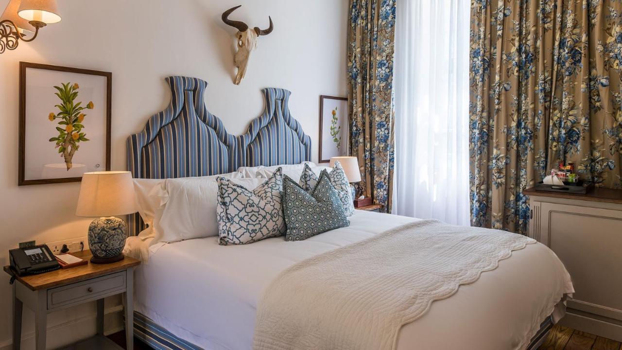 Drostdy Hotel Graaff-Reinet Dış mekan fotoğraf A guest room at the Inn at 212