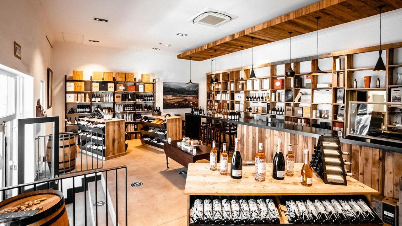 Drostdy Hotel Graaff-Reinet Dış mekan fotoğraf The interior of a wine shop in Germany