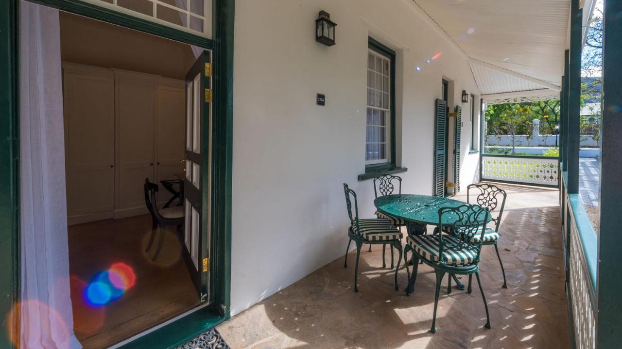 Drostdy Hotel Graaff-Reinet Dış mekan fotoğraf Verandah of the house