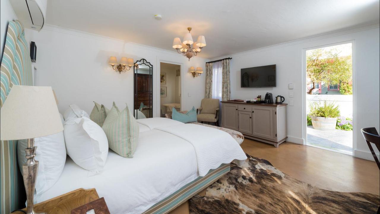 Drostdy Hotel Graaff-Reinet Dış mekan fotoğraf A room at the hotel