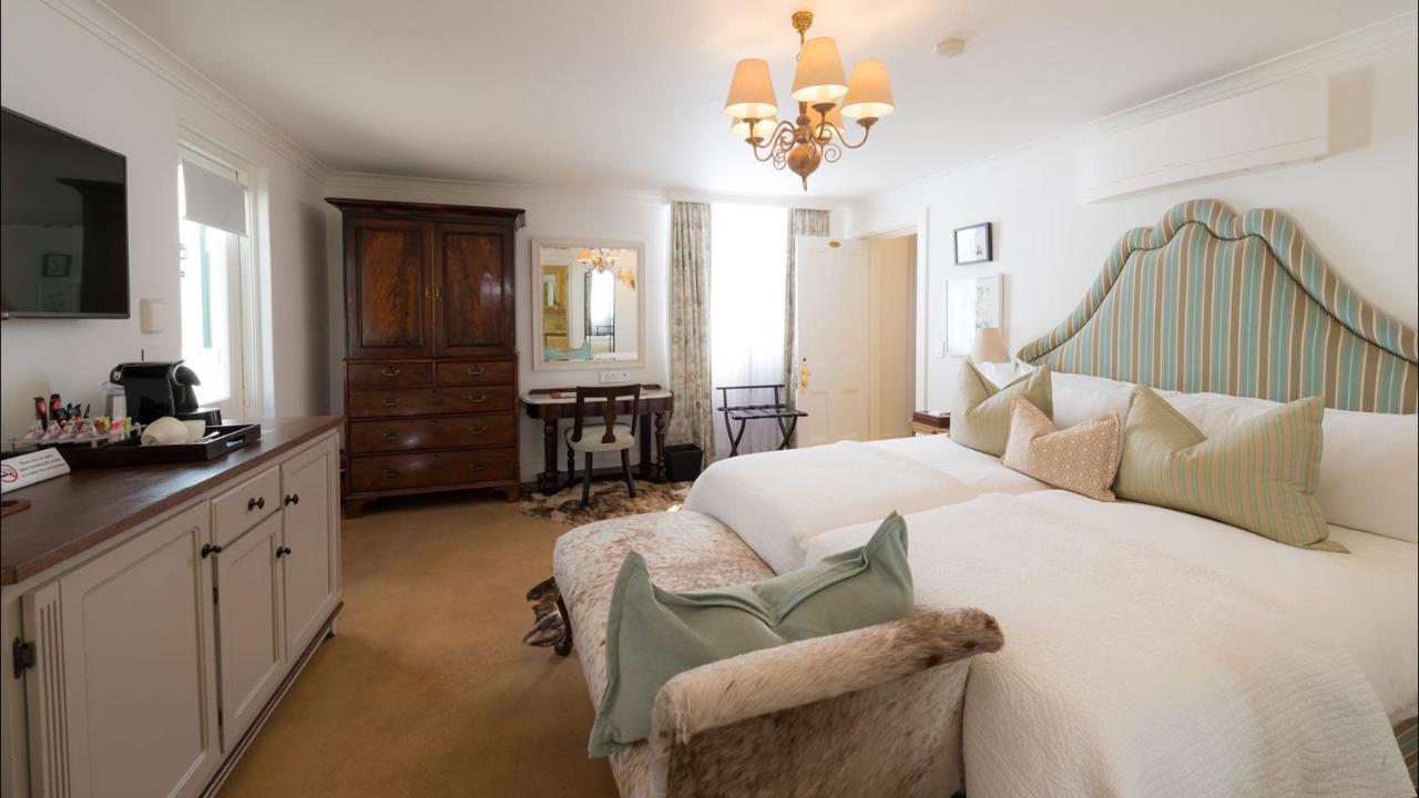 Drostdy Hotel Graaff-Reinet Dış mekan fotoğraf A room at the hotel