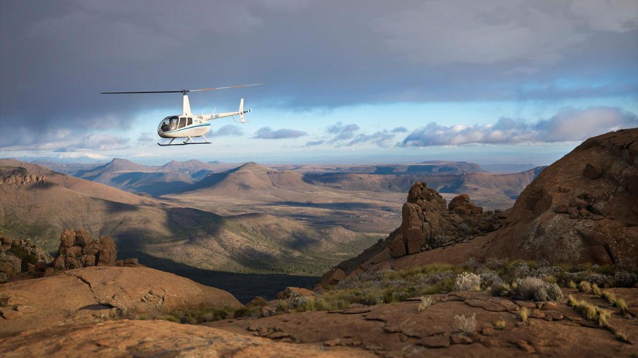 Drostdy Hotel Graaff-Reinet Dış mekan fotoğraf A Robinson R44 helicopter flying over the Namib Desert