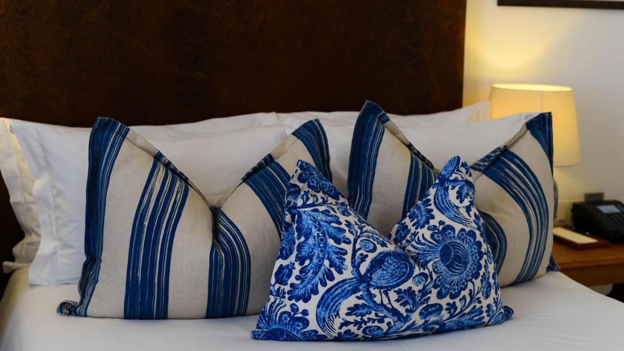Drostdy Hotel Graaff-Reinet Dış mekan fotoğraf Cushions