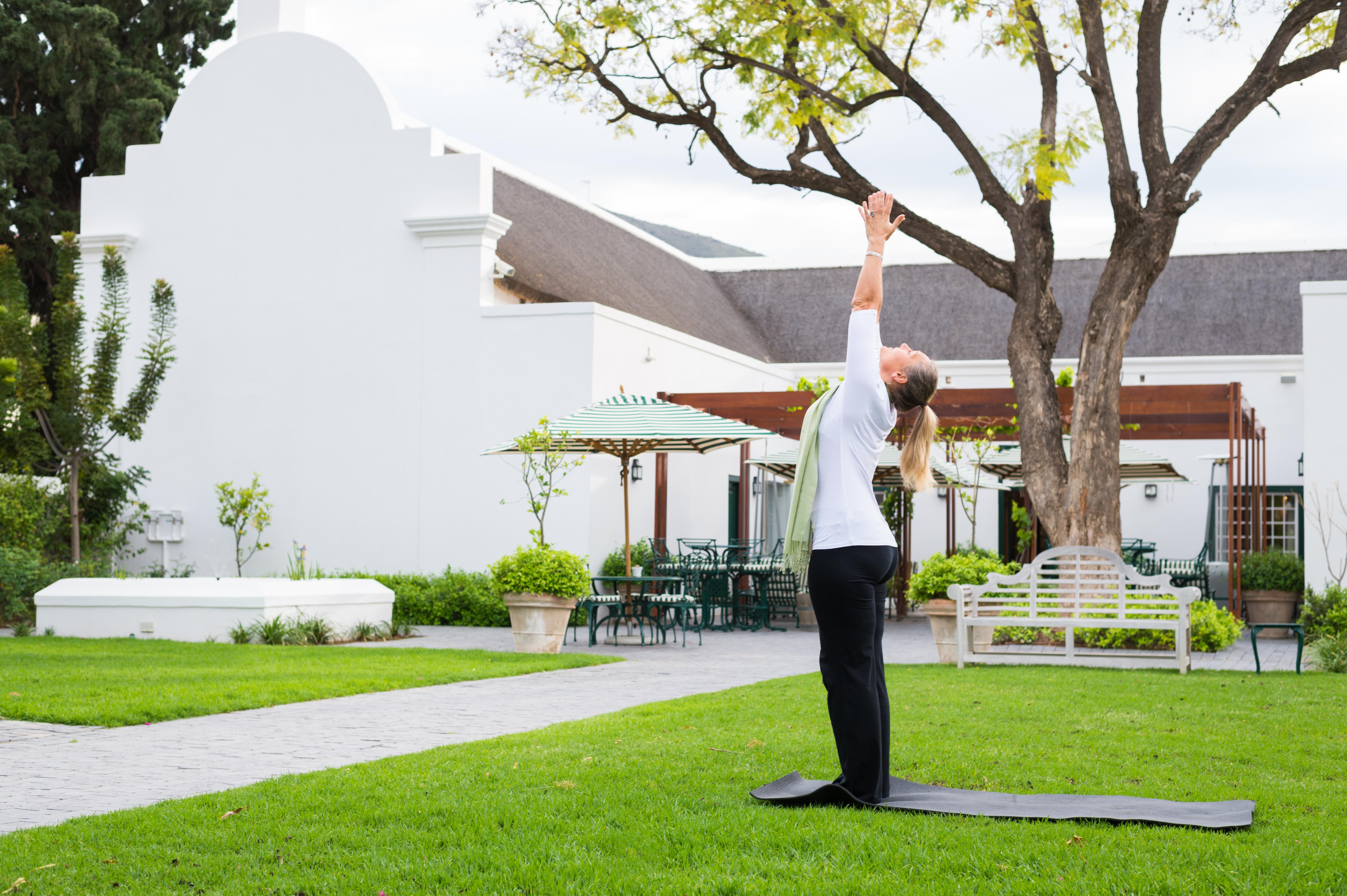 Drostdy Hotel Graaff-Reinet Dış mekan fotoğraf A woman practicing yoga at the Cape of Good Hope